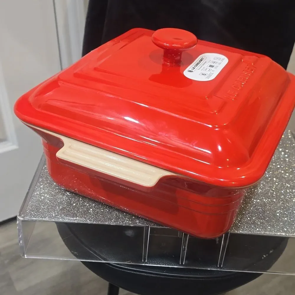 Le‎ Creuset Stoneware Classic 3QT Square Covered Baking Dish- Carmin